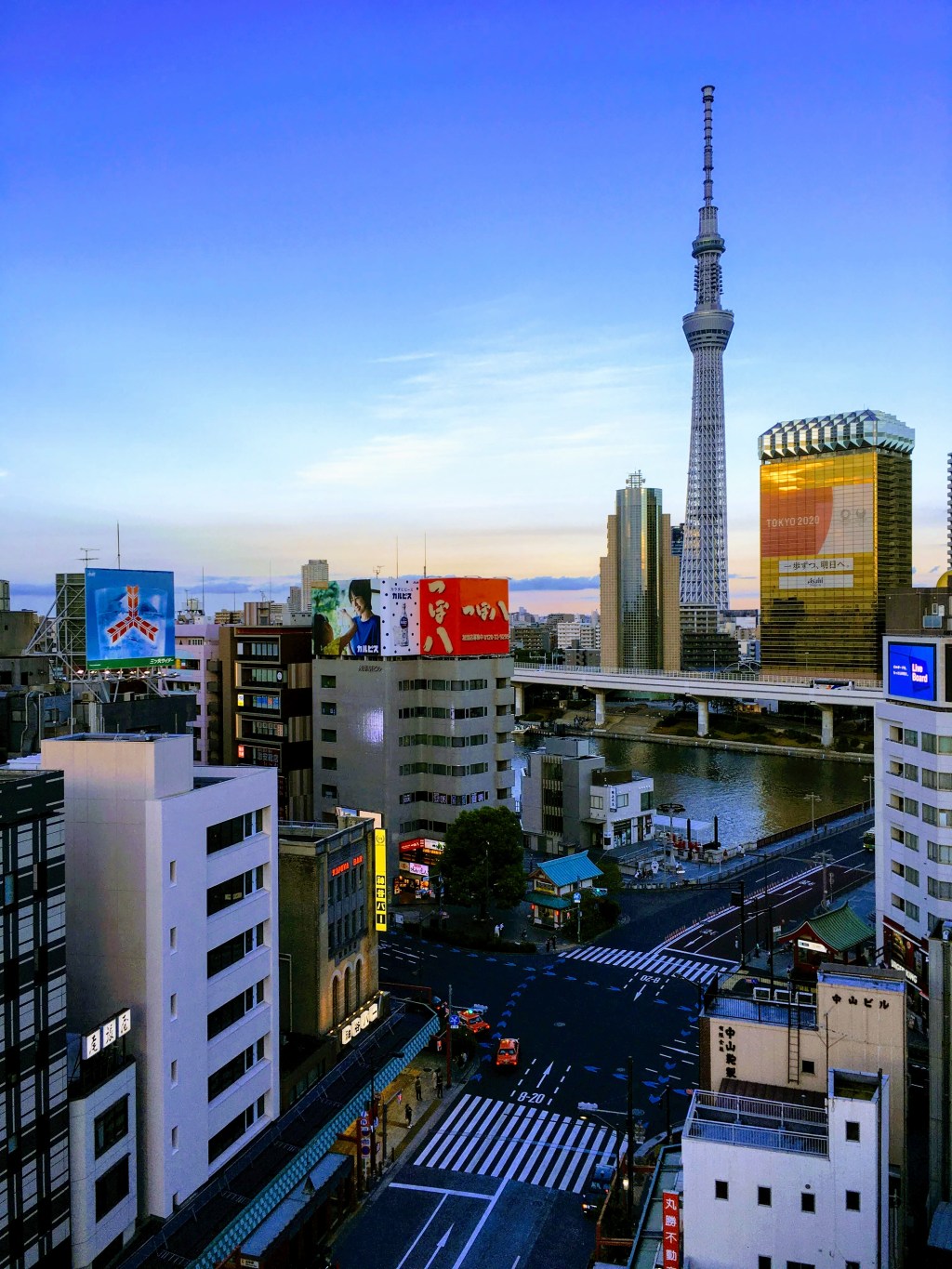 浅草の必見スポットとユニークな祭りガイド